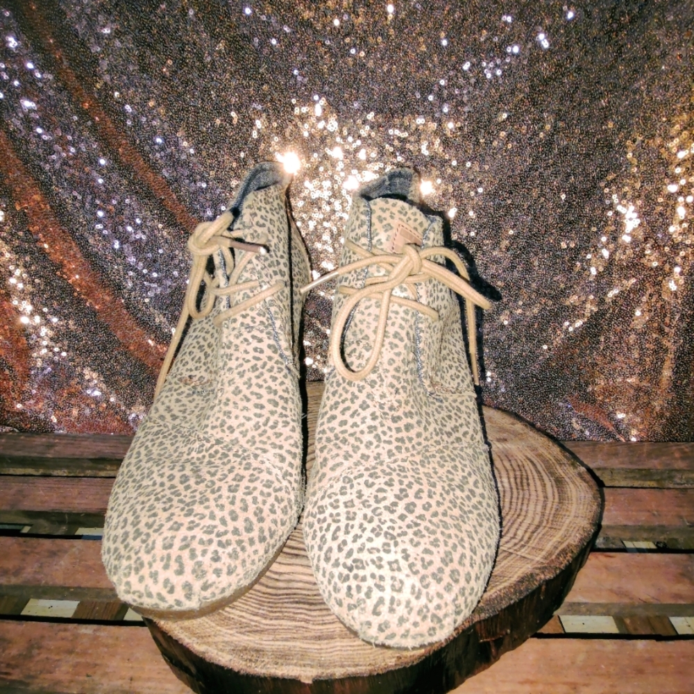 Toms lace up Wedged bootie Desert Cheetah size 8.5